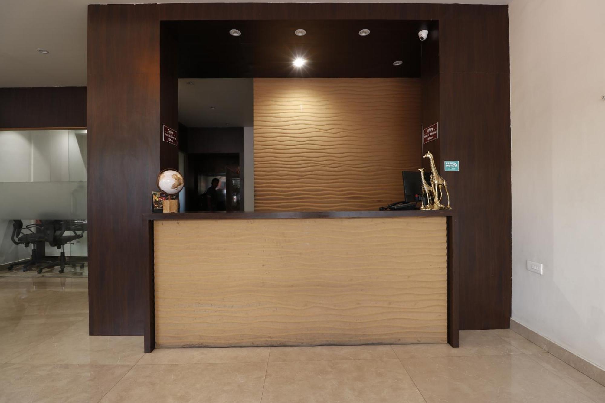 Hotel Yatri Нагпур Экстерьер фото