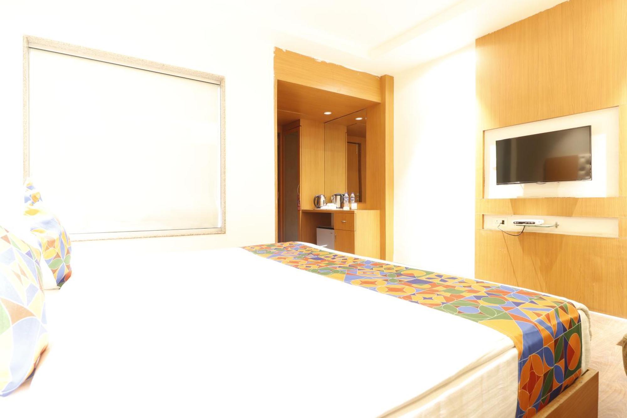 Hotel Yatri Нагпур Экстерьер фото